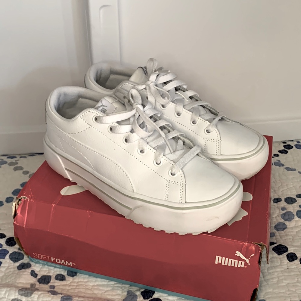 low top tennis shoes